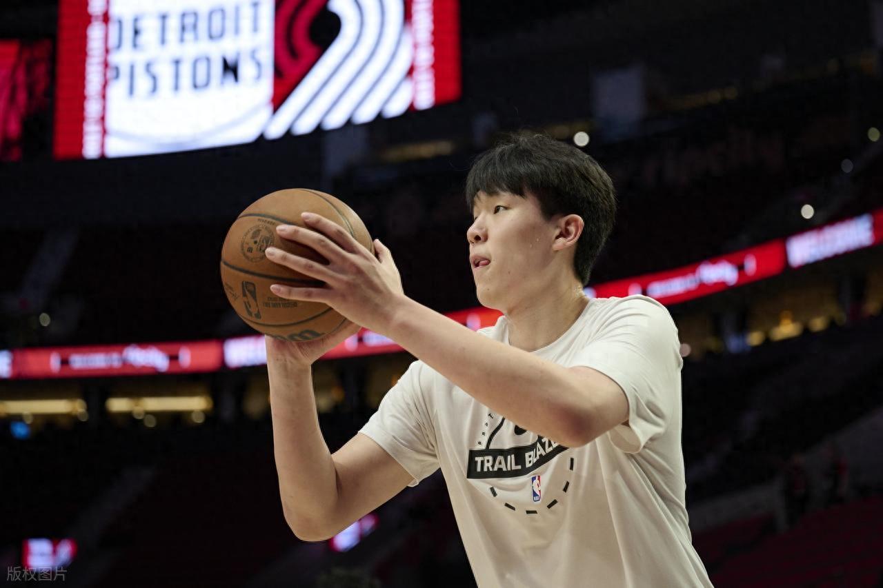 世界杯官方app下载-开拓者VS勇士，杨瀚森NBA再战库里格林有望登场，目标8+4+2