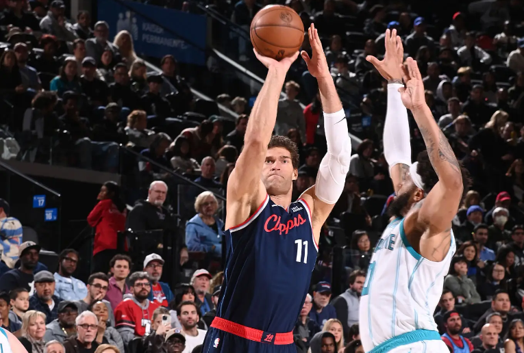 世界杯直播下载-确实偶尔能够起到作用，但快船还是不应该给内线老将更多的信任？