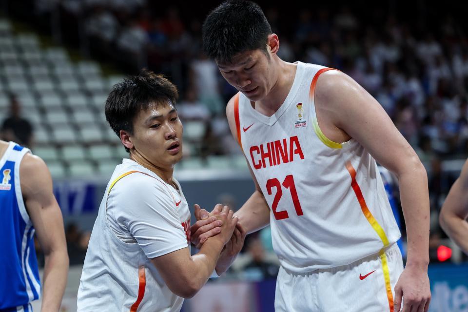 拒重演马尼拉悲剧！中国男篮连续两场大逆转 出线前景大好