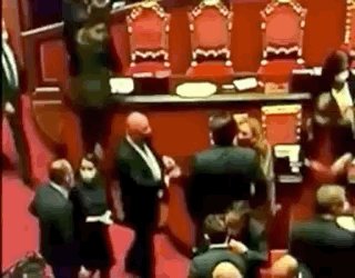 意大利议会投票 VAR立功了！